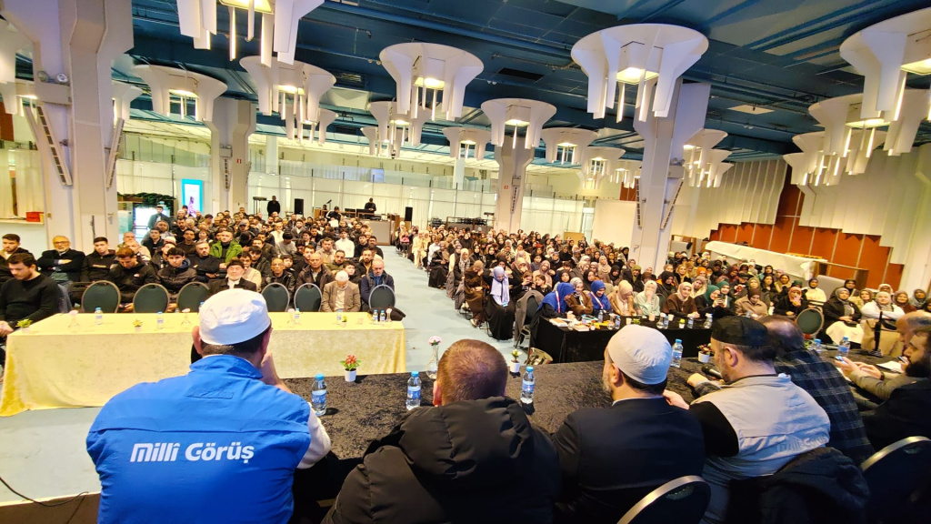 Aralık umresi öncesi manevi buluşma ve seminer